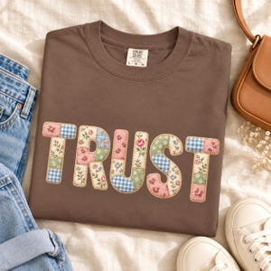 Comfort Colors® T-Shirt, florales Patchwork-Muster, Vertrauen, inspirierendes Unisex-T-Shirt, pastellfarbenes Cottagecore-Shirt