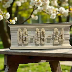 Gefaltete Buchkunst-Jedes Datum-Papier-Jahrestag-Hochzeit-Geburtstag-Geschenk-Individuell in Handarbeit hergestellt