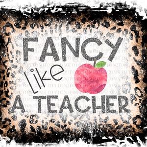 Puede incluir: Un gráfico en blanco y negro con un fondo de estampado de leopardo. El texto "FANCY like A TEACHER" está en negro con un contorno blanco. Una manzana roja con un tallo y una hoja verdes está en el centro del gráfico.