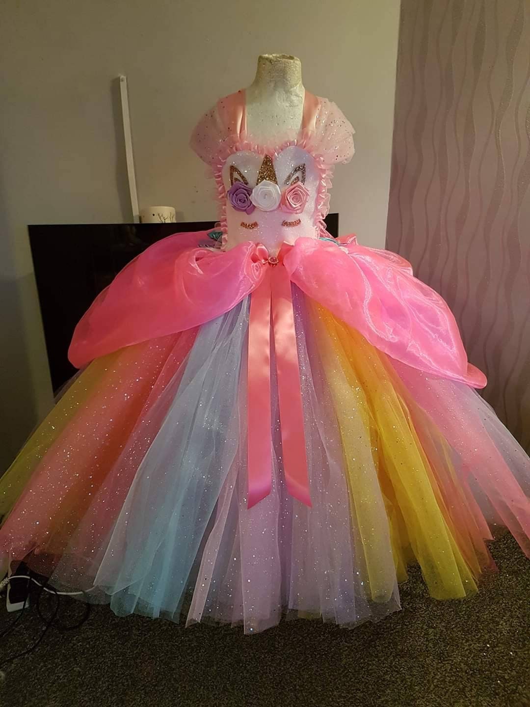 YYDSXK Licorne Robe Princesse Fille, Déguisement Robe Licorne avec Ailes  Collier Bracelet Ensembles, Tutu Robes Bébé Fille, Jupe Tulle Fille pour  Anniversaire Carnaval Cosplay Fête de Mariage : : Jeux et Jouets