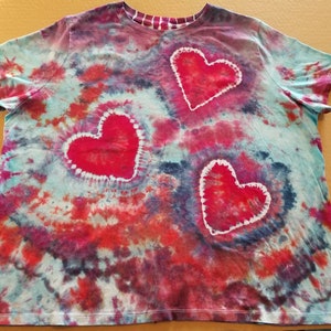 3XL Women&#39;s Triple Heart Tie Dye T-Shirt with Spine