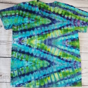 2XL Gender Neutral Unisex Tie Dye V-Neck T-Shirt Plus Size Big and Tall