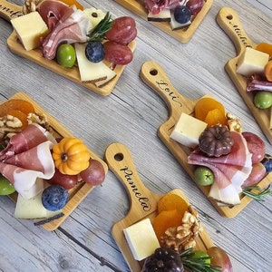 Personalized Mini Charcuterie board | wedding place cards | Cheese board | wedding favor  | wedding favor