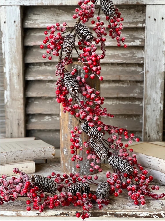 Christmas Snowcloaked Berries Red Berry Garland 5ft Holiday Decorating  Wedding Decorating Farmhouse Mantle Decor Natural Snow Look -  Israel
