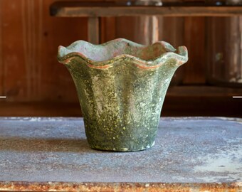 Antique Aged Mossy Ruffled Edge Pot Pot Flower Concrete Organic Farmhouse Garden Decor