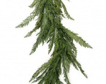 RetailSource Canadian Pine Garland 240 Tips Green 25 cm x 2.74 m 1 pack