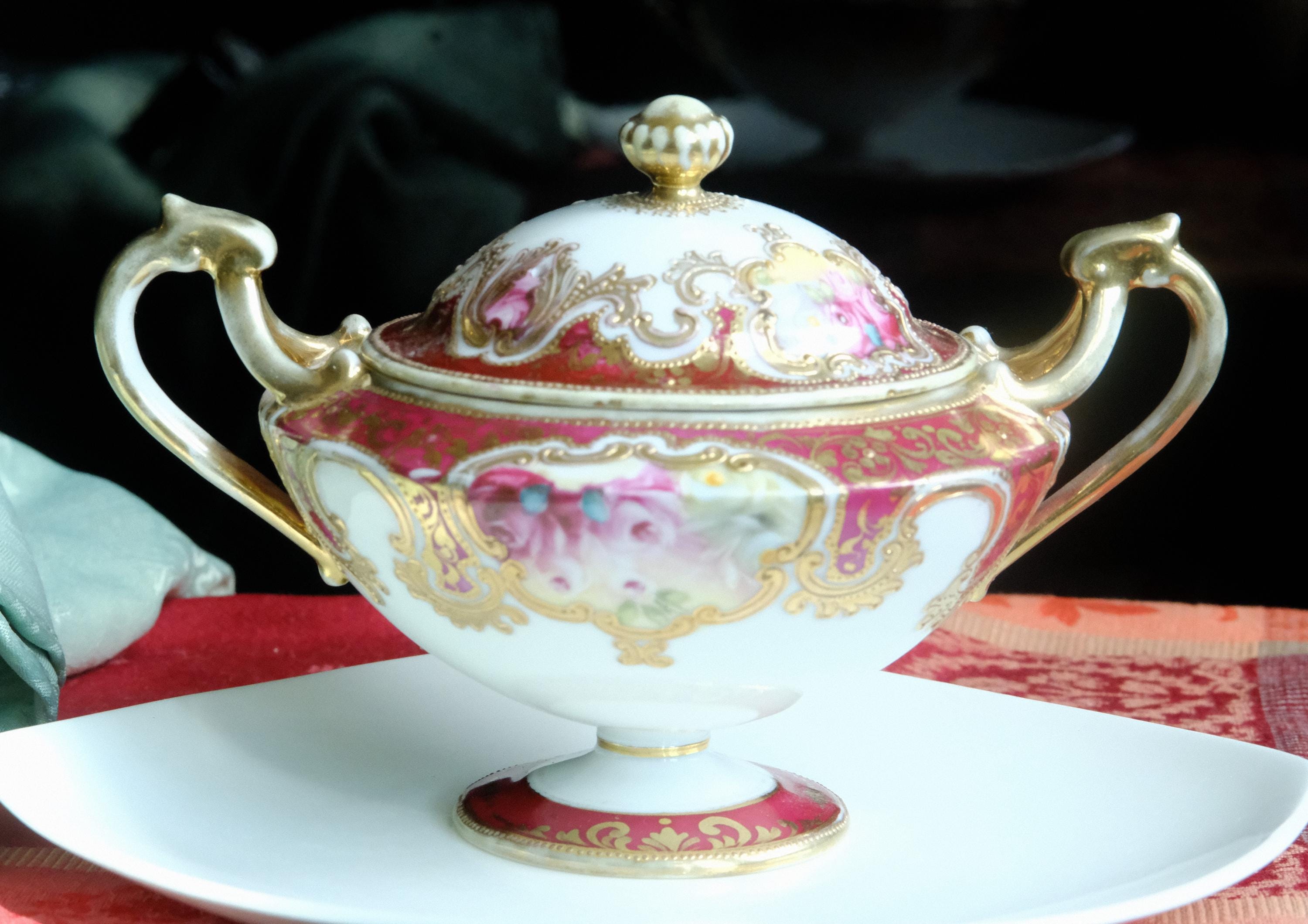 【CM307】オールドノリタケ 草花 三耳 皿 鉢 幅18.3cm 金彩 水仙 CM307】オールドノリタケ 草花 三耳 皿 鉢 幅18.3cm 金彩 水仙 【公式
