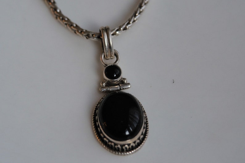 Vintage Sterling Silver Onyx Pendant with 18 inch Foxtail Weaved Chain