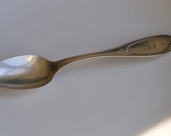 Cuchara de plata con moneda americana del siglo XIX con pseudomarca