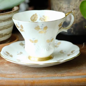 Vintage Royal Albert Lyric Shape Tea Cup Set