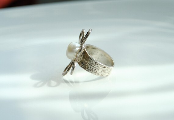 Preowned Daisy Statement Ring with Button Freshwa… - image 2