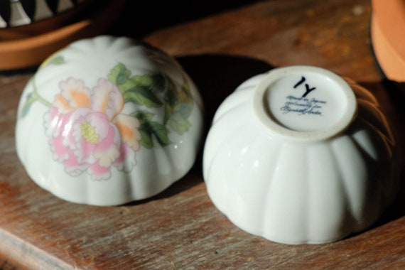 Vintage Elizabeth Arden Floral Porcelain Trinket - image 4