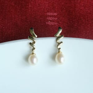 Preowned 14K Yellow Gold Pearl Dangle Earrings