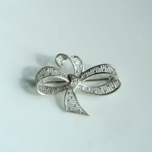 Vintage Sterling Silver Filigree Bow Brooch