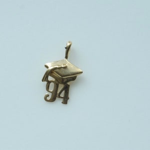 Preowned 10K Yellow Gold 94 Graduation Charm