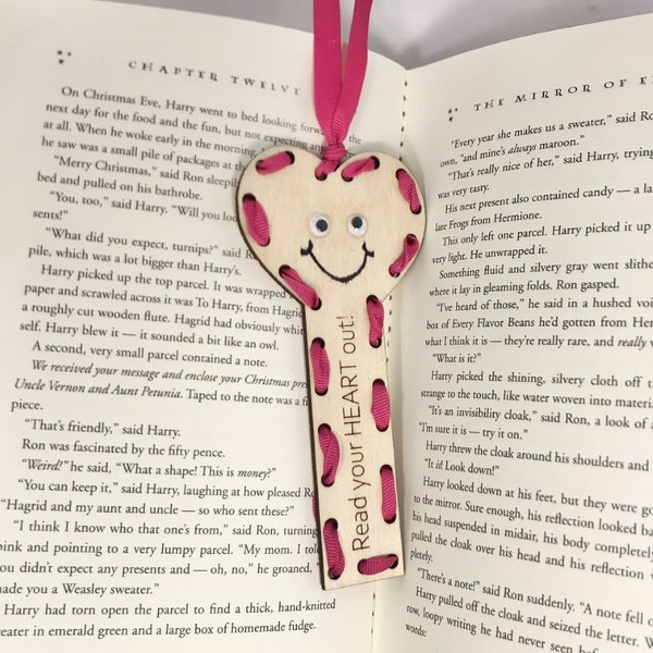 Valentine heart, craft, wooden part only, bookmark, class activity, valentines party, gift, read your heart out, party favor