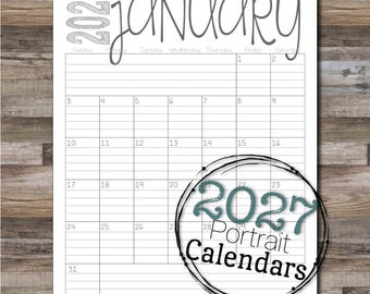 Puede incluir: Un calendario imprimible de enero de 2027. El calendario está en orientación vertical y tiene un diseño simple con líneas negras y números. El texto "2027 Portrait Calendars" está en un círculo en la parte inferior de la página.