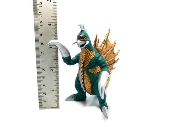 Godzilla 1972 Gigan 1:700 Scale Kaiju Deagostini Toho Figure