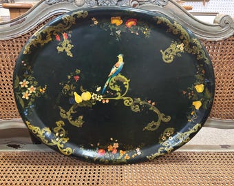 Bandeja antigua de tole con pájaros y flores pintada a mano; siglo XIX