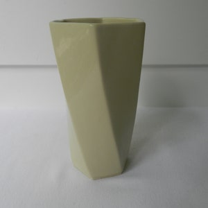 Weiße USA Geometric Swirl Vase