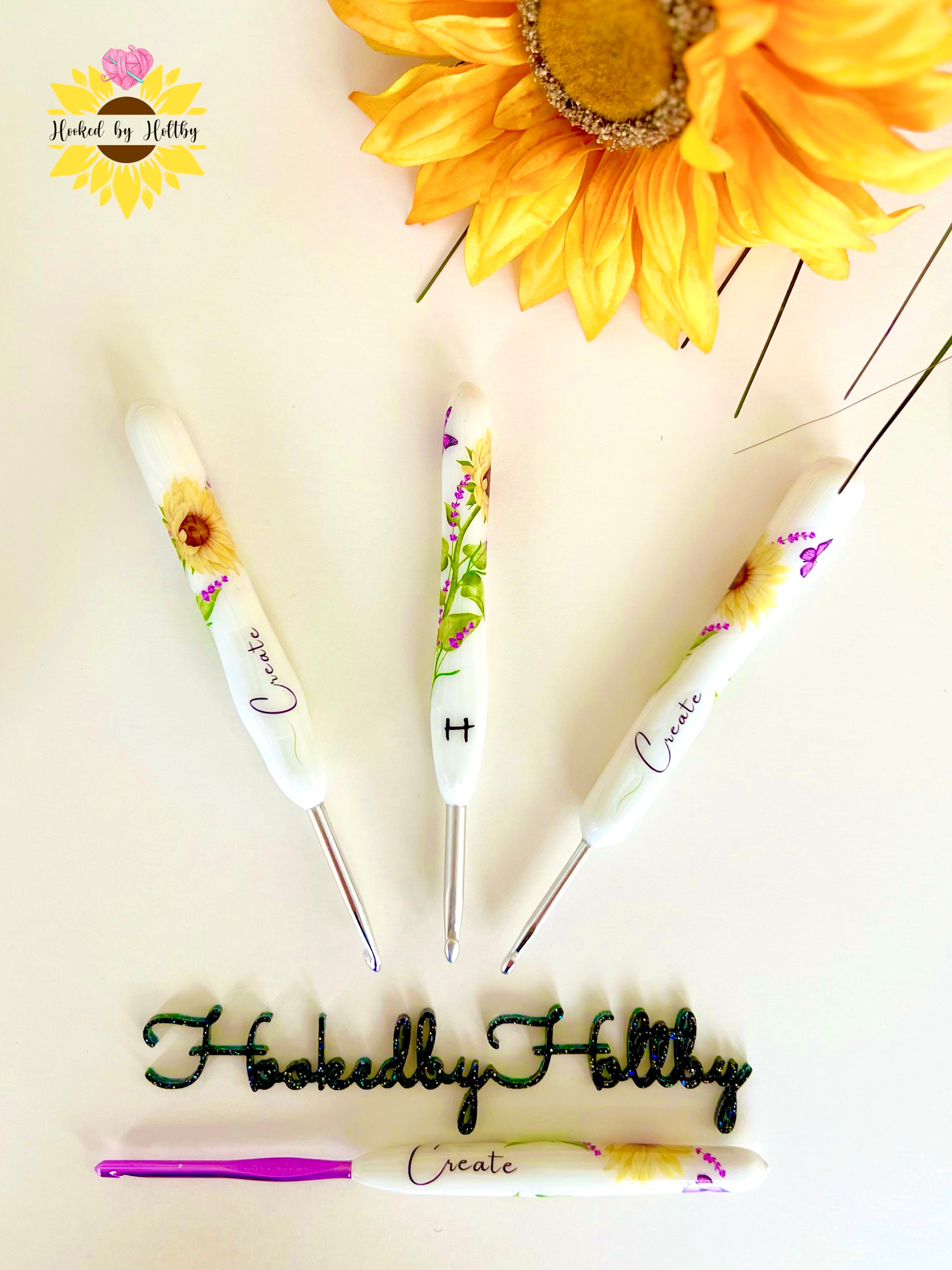 LIGHT UP CROCHET HOOK OMGGG #hollyaunacrafts #crochethook #temperature, How To Crochet