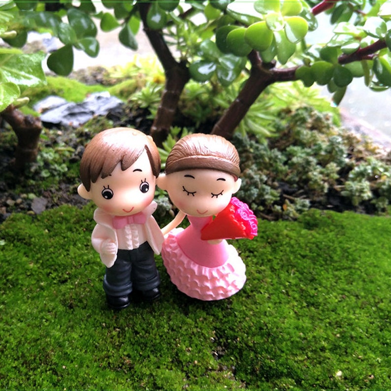 2pcs Wedding Decoration Brides Groom Figures Terrarium Figurines DIY Gnomes Fairy Garden Miniatures Bonsai Tools Resin Craft Micro Landscape