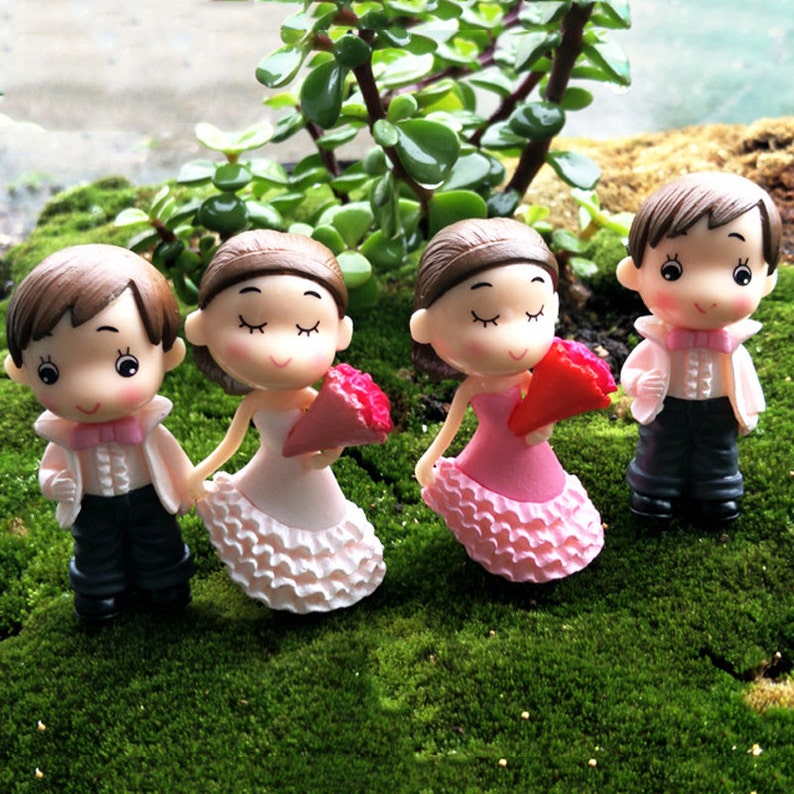 2pcs Wedding Decoration Brides Groom Figures Terrarium Figurines DIY Gnomes Fairy Garden Miniatures Bonsai Tools Resin Craft Micro Landscape