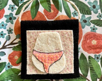 Sandy - Mini Hangable Feltwork