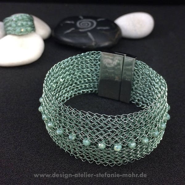 gestricktes Armband mit GLAM & GLITZER - Farbwahl!