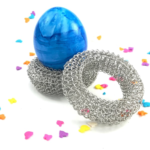 finger knitted EGGCUP / NAPKINRING - stainless steel wire