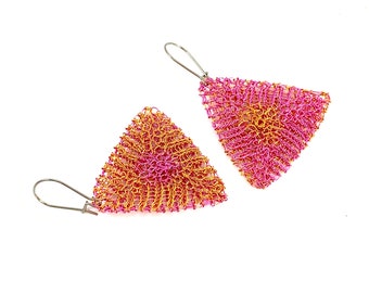 wire crochet reversible TRIANGLE earrings - orange/pink