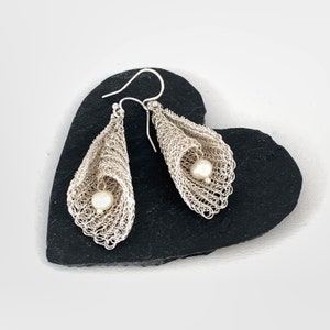 double wire crochet CALLA silver colored earrings with freshwater pearls