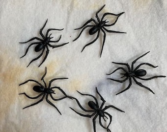 Plastic Spiders 5 cm long (per 5 pieces)