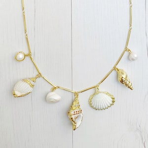 18k gold plated chain necklace with shells and freshwater pearls · Trumpet shell gold plated pearls charms necklace · Summer trend chocker