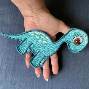 Överdimensionerad turkos Brontosaurus broderad lapp ± 16x26 cm | Jätte strykbar dinosaurieapplikation | Patch för kudde, jacka, ryggsäck | Handgjord