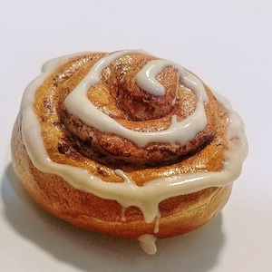 Cinnamon Roll Magnet -  Cinnamon bun fridge magnet - Teacher Gift, Christmas Gift