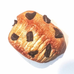 Chocolate chip Muffin Magnet - Handmade Miniature Fake Food Magnet