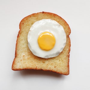 Large Miniature Toast with Egg Pin, Cute Brooch 3D Food Pin, Food Jewelry, Cute bar pin, Unique Brooch, label pin image 2