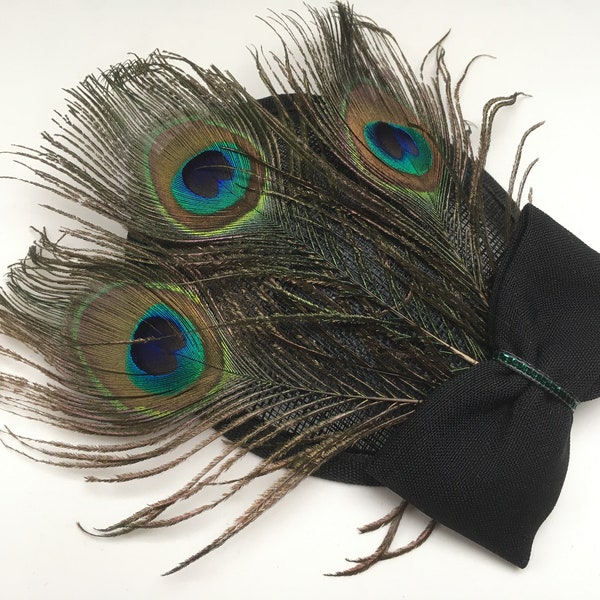 Pfauenfeder Flapper Fascinator Sinamay Tropfenform schwarz, Federn, 20 er Jahre