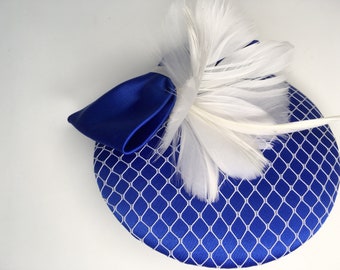 Fascinator royalblau Satin, ivory Netz, Schleife, Federrosette