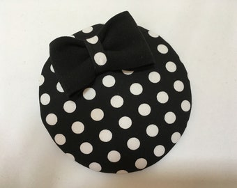 Fascinator schwarz mit weißen Punkten, Polkadots,  mit schwarzer Schleife