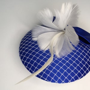 Fascinator royalblau Satin, ivory Netz, Schleife, Federrosette Bild 4