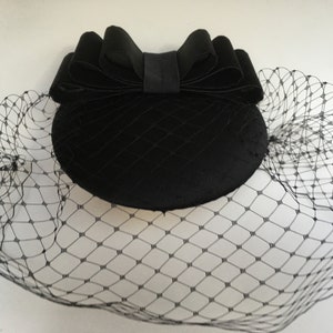 Fascinator schwarz, große Schleife, Schleier, elegant, festlich, zeitlos Bild 10