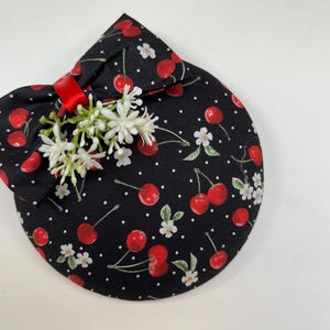 Fascinator Kirschenstoff, Schleife, Blüten, Rockabilly Outfit