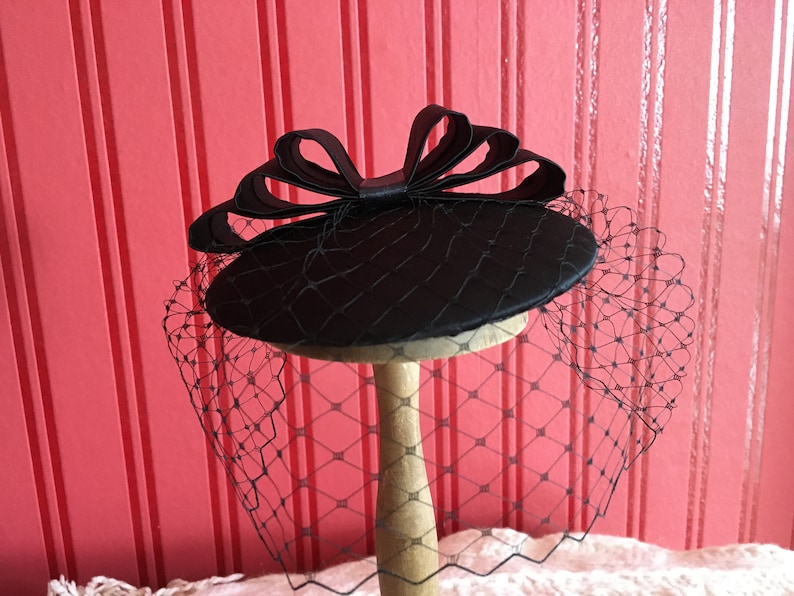 Fascinator schwarz, große Schleife, Schleier, elegant, festlich, zeitlos Bild 3