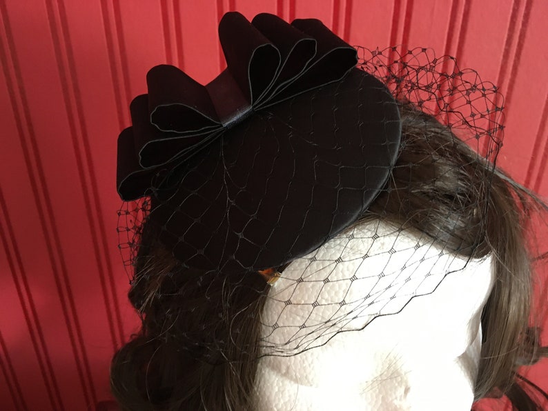 Fascinator schwarz, große Schleife, Schleier, elegant, festlich, zeitlos Bild 8