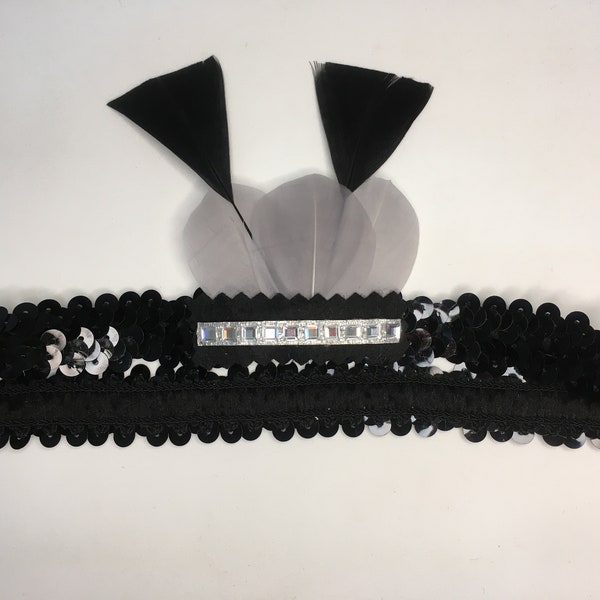 Flapper Stirnband, 20er Jahre, Pailettenband schwarz elastisch, Federn, Strass
