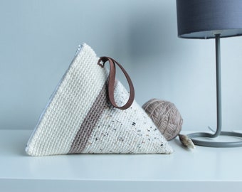 crochet project bag/ wedge crochet project bag/ crochet zipper pouch/ crochet pouch bag/ crochet wristlet/ crochet wrist bag/ small pouch
