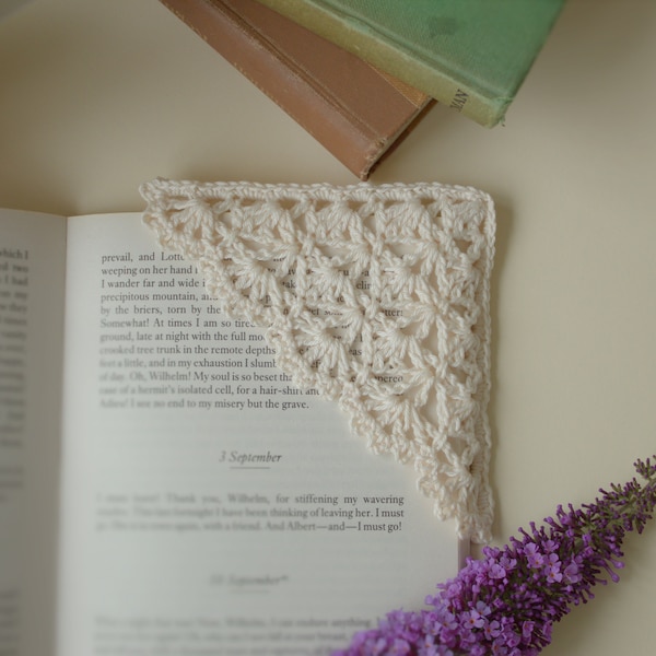 crochet corner bookmark PDF pattern/ vintage crochet bookmark/ lacy bookmark/gift for book lover/ crochet pattern/ bookmark / teacher's gift