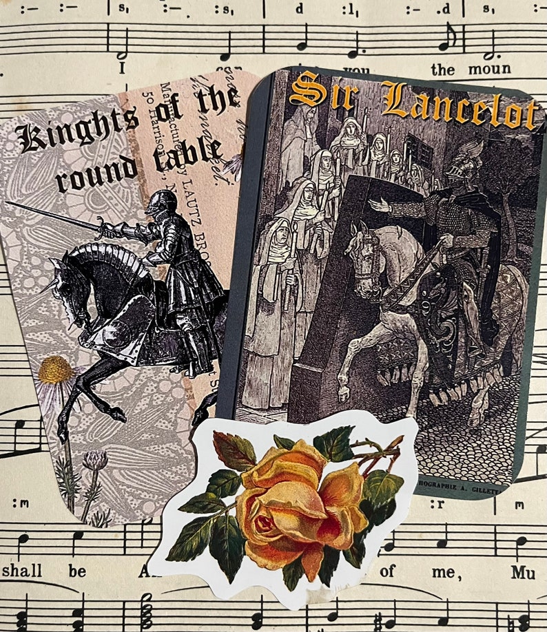 Op de afbeelding: Een collage van afbeeldingen met een ridder te paard, een sc&egrave;ne uit het verhaal van Sir Lancelot en een gele roos. De tekst "Knights of the Round Table" is zichtbaar in de linkerbovenhoek.